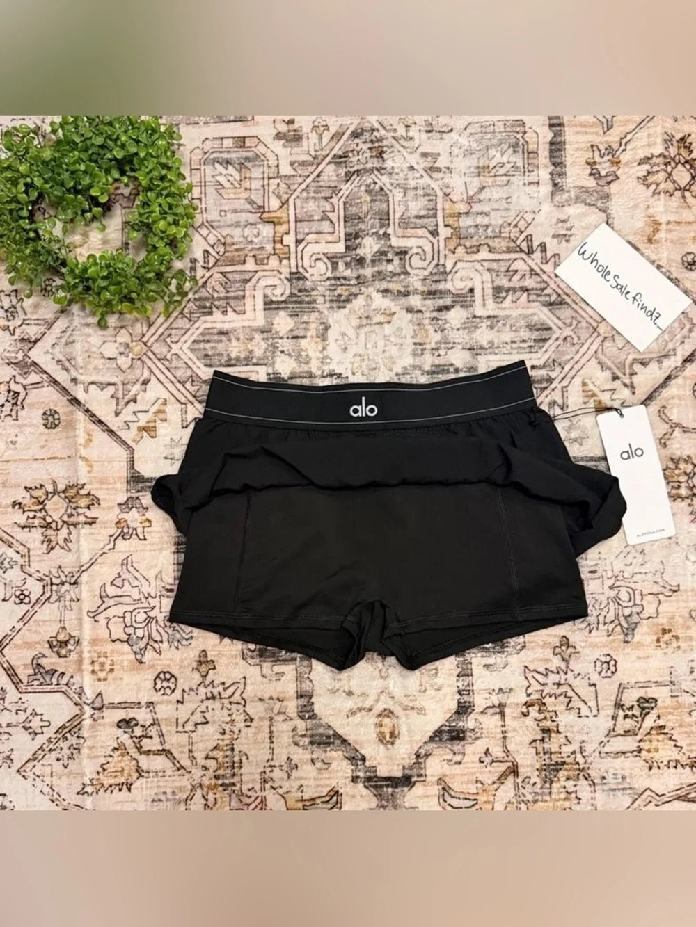 ALO Yoga black circle